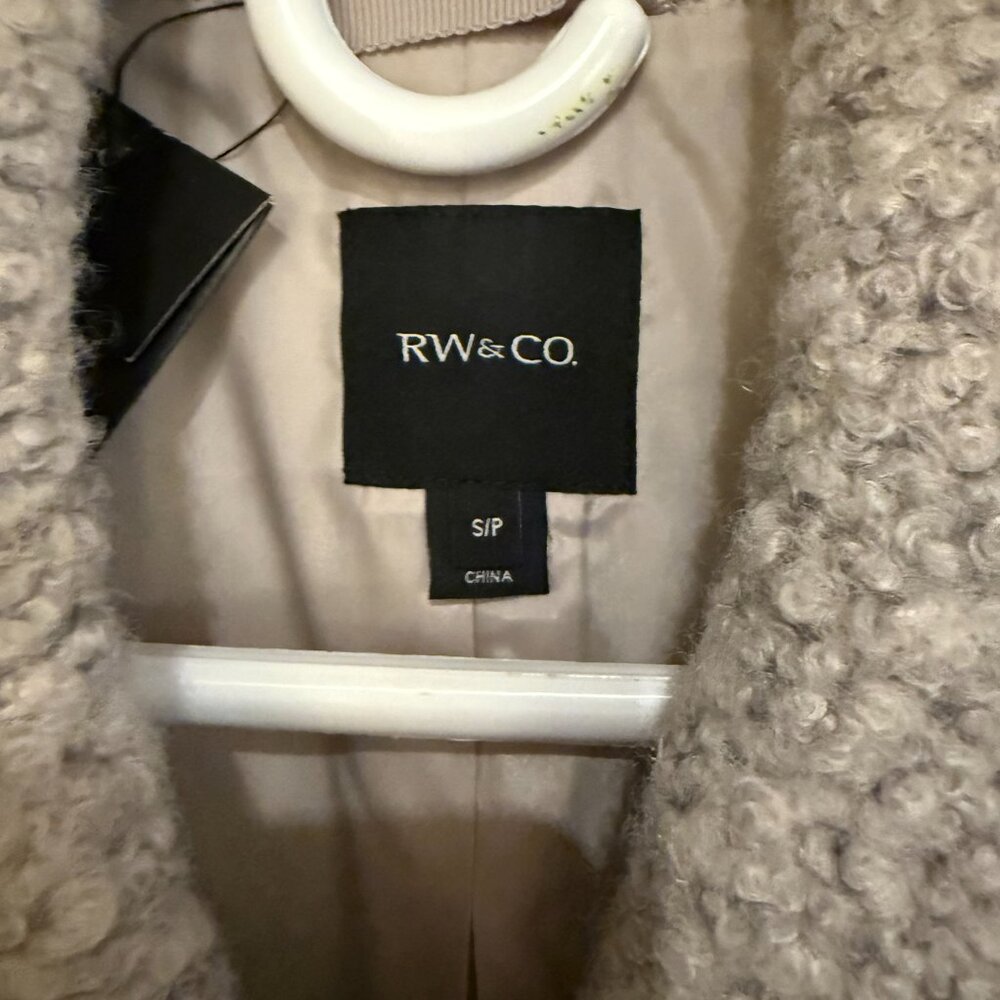 Fall/Winter coat, never worn. - Picture 2 of 4